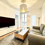 Spacious 4P Apartment Madeleine Department Stores